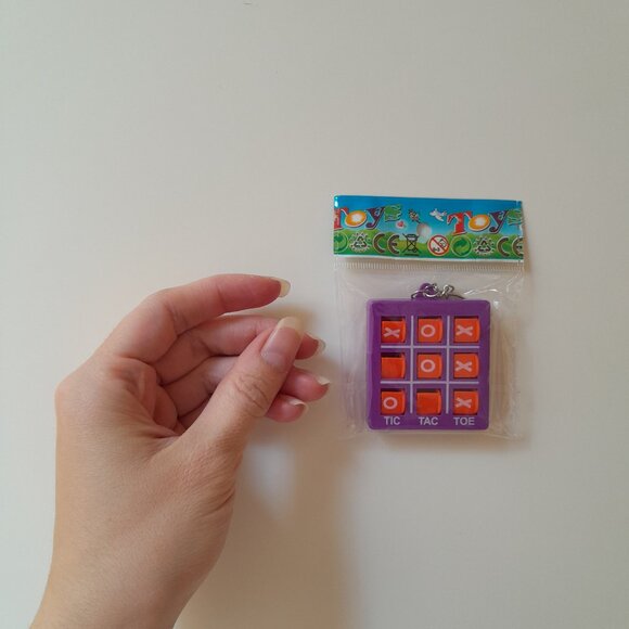 Tic-Tac-Toe Game Key Chain Toy - Picture 4 of 7